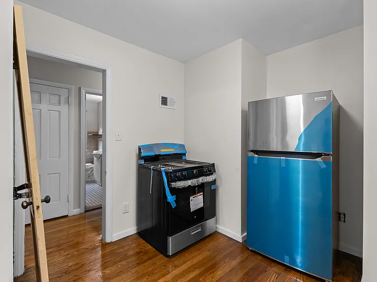 16520 Baylis St #2 — Photo 7