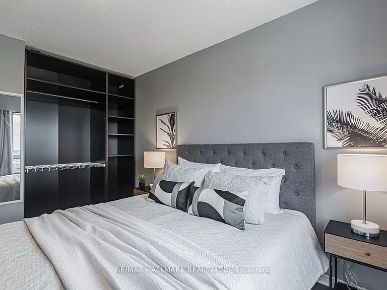 60 Heintzman St #1802 — Photo 20