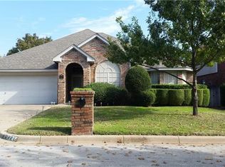 7725 Blossom Dr, Fort Worth, TX 76133