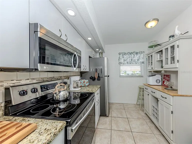 26333 Nadir Rd #105 — Photo 4