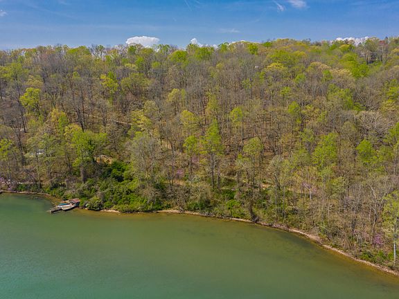 4th image of Lakecrest Dr