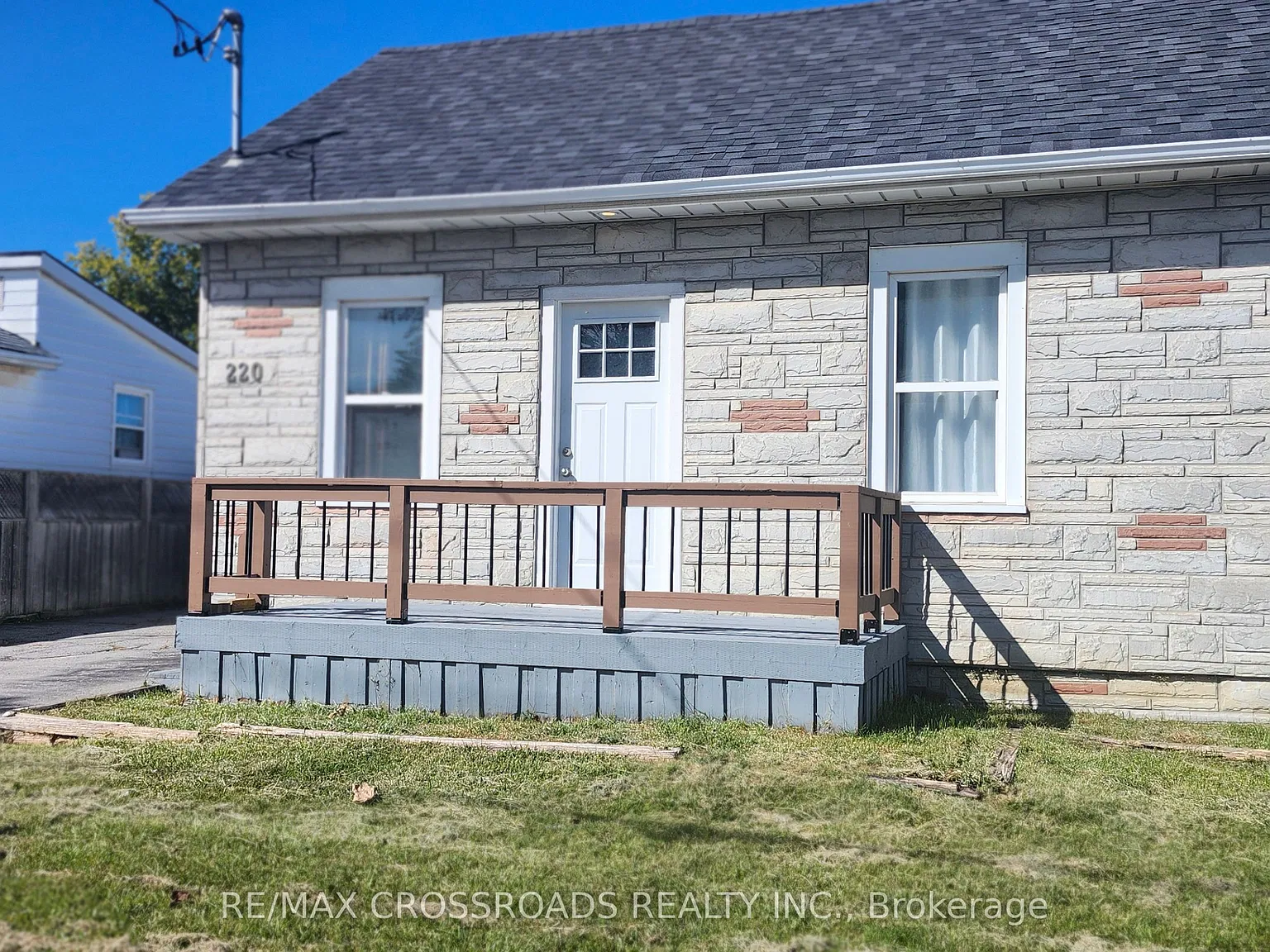 3 bed, $2,050 — Photo 2