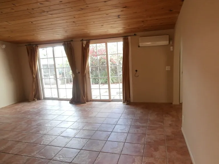 2542 Crescent Ave — Photo 4