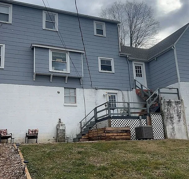 2355 Maple Ave — Photo 4