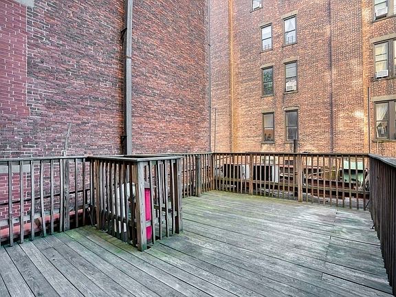 3rd image of 102 W 86th St #2R3