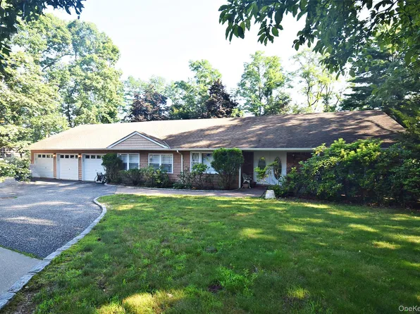 29 Ivy Hill Drive, Hauppauge, NY 11787