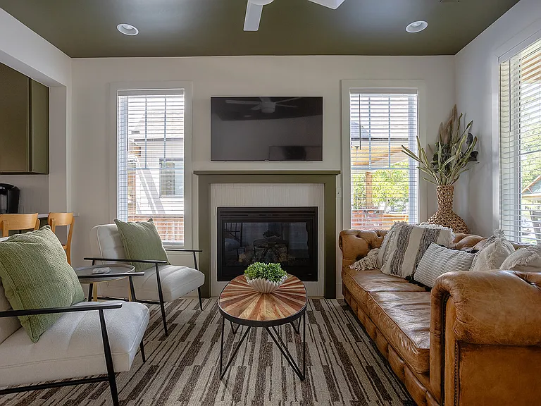 321 E Freeport St — Photo 8