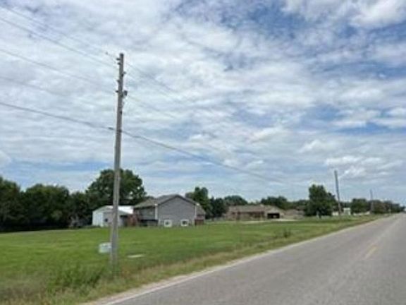 Exterior Neighborhood (street photo)