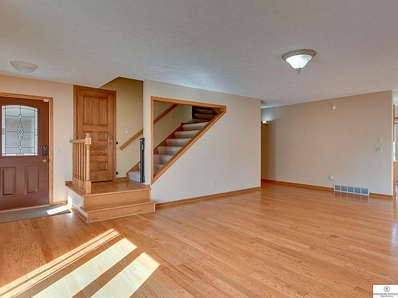 4th image of 725 S 205th St