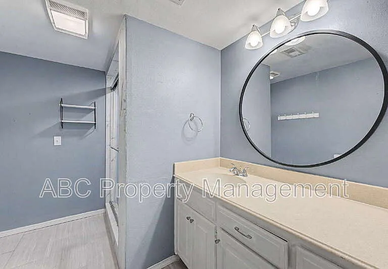 2 William Ln — Photo 16