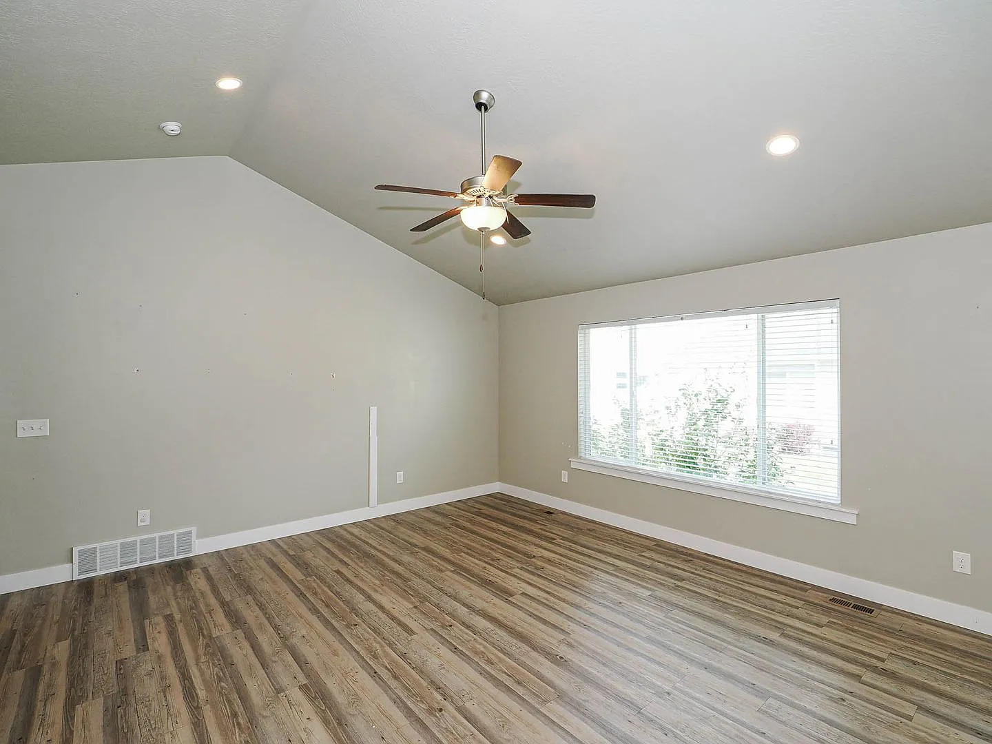 3 bedroom, 2 bathroom Lehi Home — Photo 3