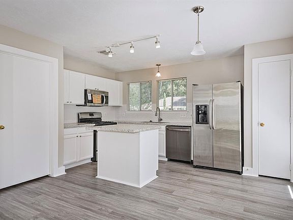 5th image of 18178 Woodsdale Ct