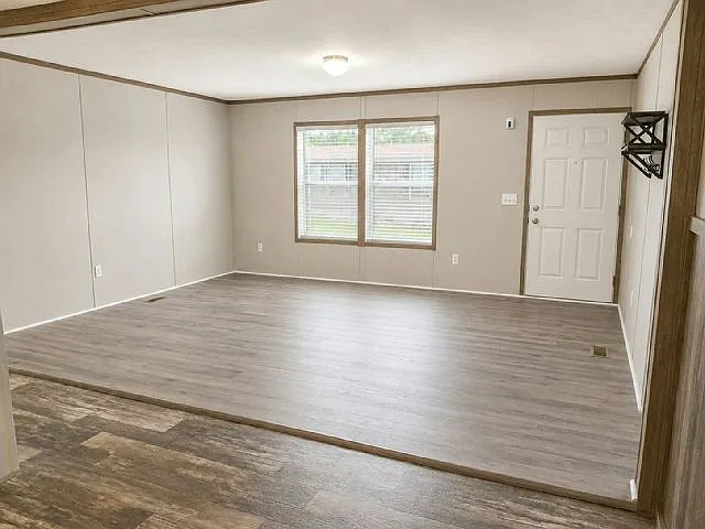 3 bed, 2.0 bath, 1120 sqft, $2,050 — Photo 3