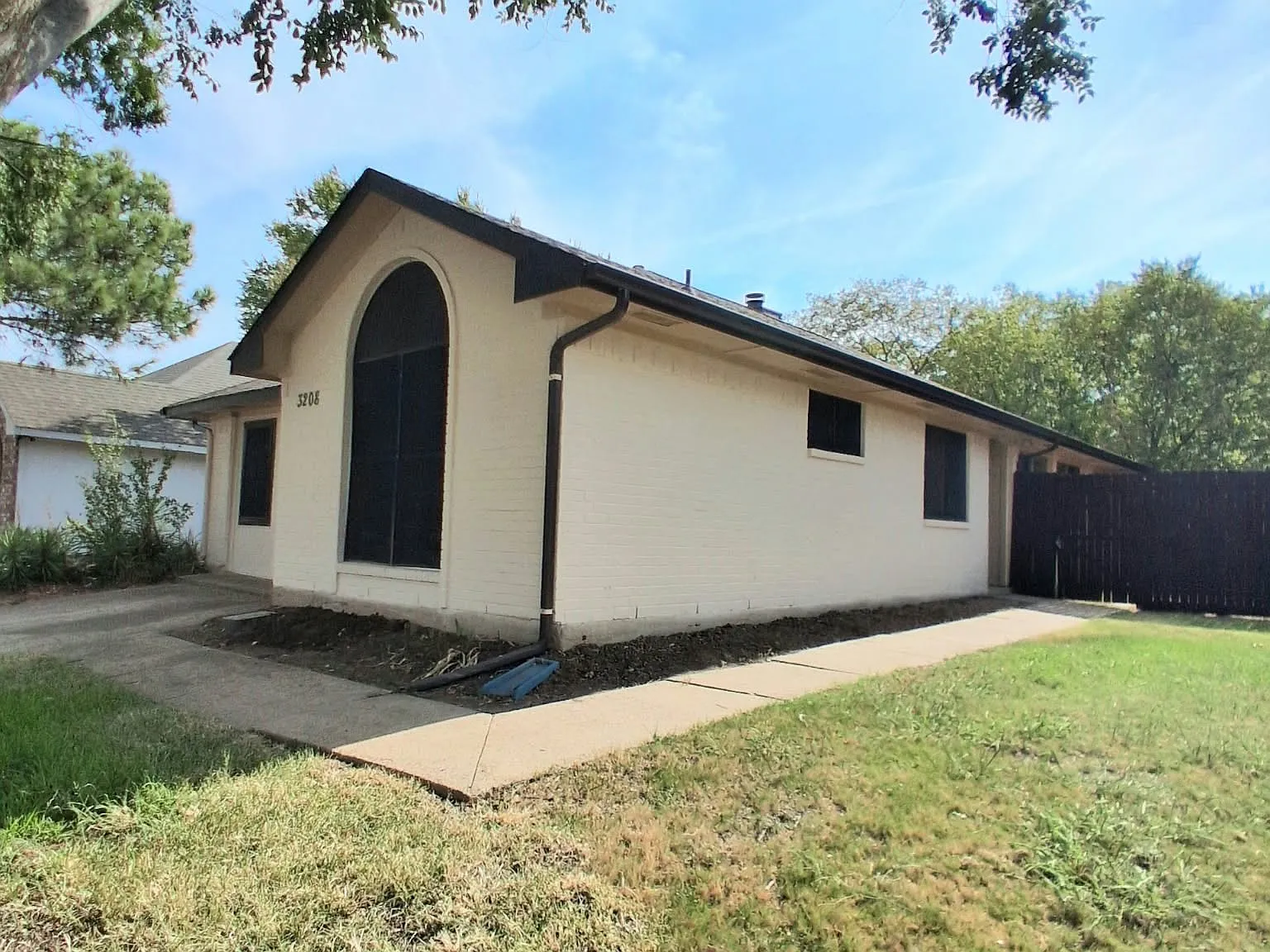 4 bed, 1378 sqft, $2,300 — Photo 1