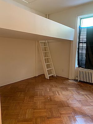 2nd image of 310 W 93rd St APT 1A