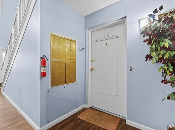 4351 Chateau De Ville Dr APT A, Saint Louis, MO 63129