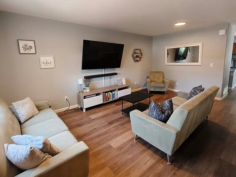 832 Mariposa St — Photo 10