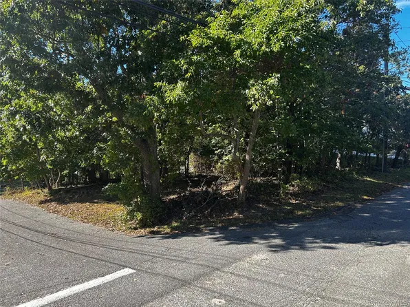 4th Street, Wading River, NY 11792