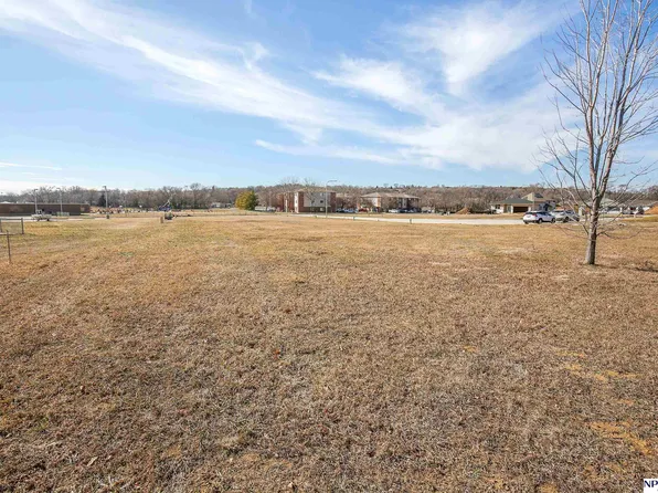 2310 Landing Ln, Blair, NE 68008