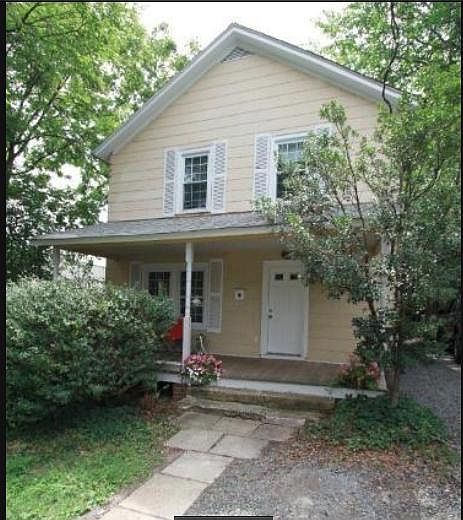 1st image of 105 Ayr Hill Ave NE