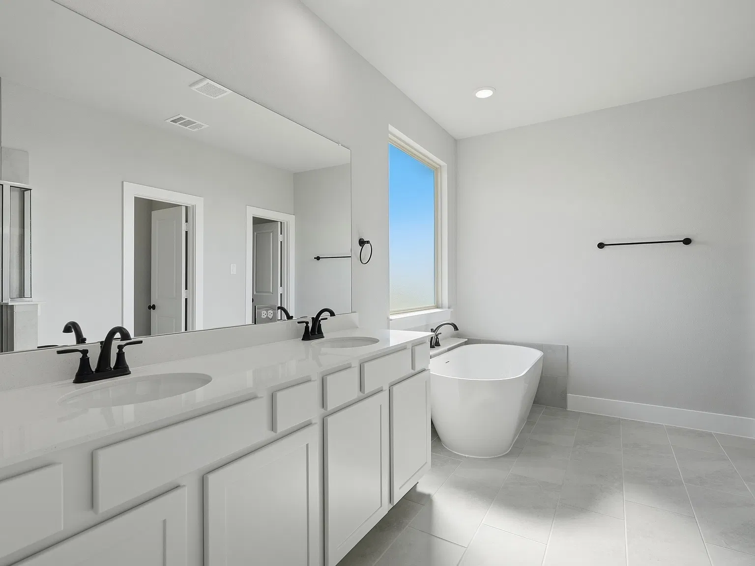 4 bed, 1805 sqft, $2,425 — Photo 2