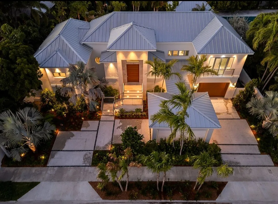 3 bed, 3.5 bath, 2744 sqft, $50,000 — Photo 1