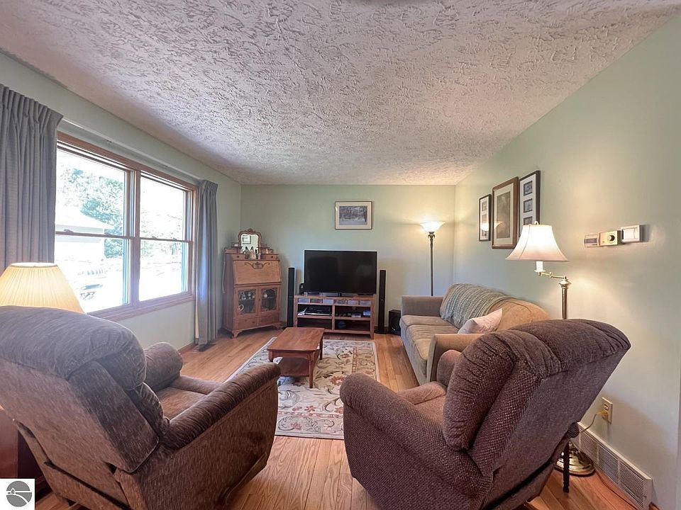 6919 Boone Rd, Traverse City, MI 49685 Zillow