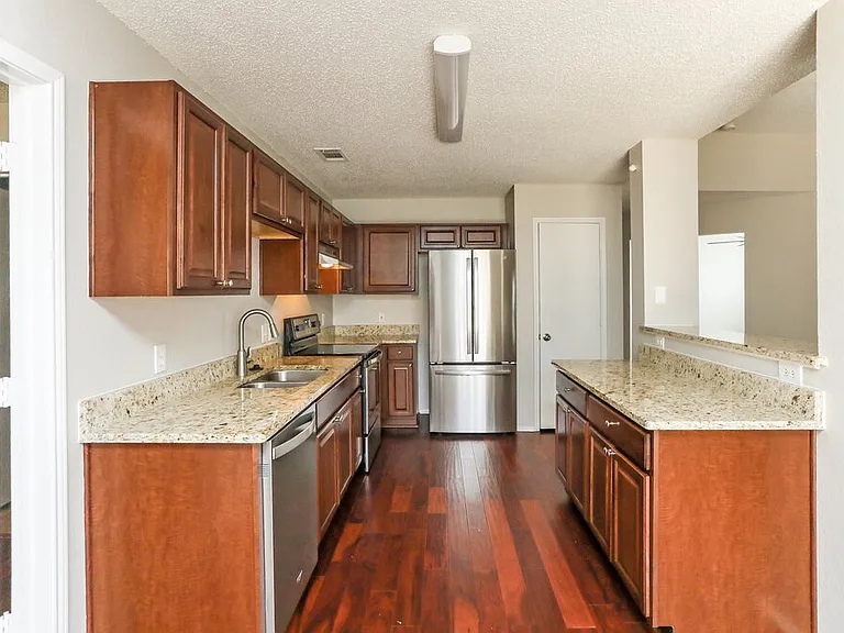 230 Westminster Dr — Photo 6