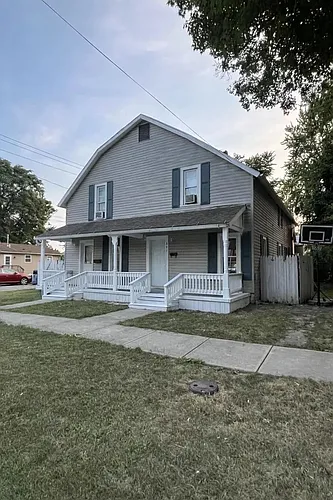 389-391 Oak St Photo 1