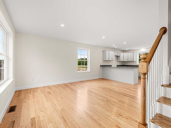 3rd image of 7B Violette Drive