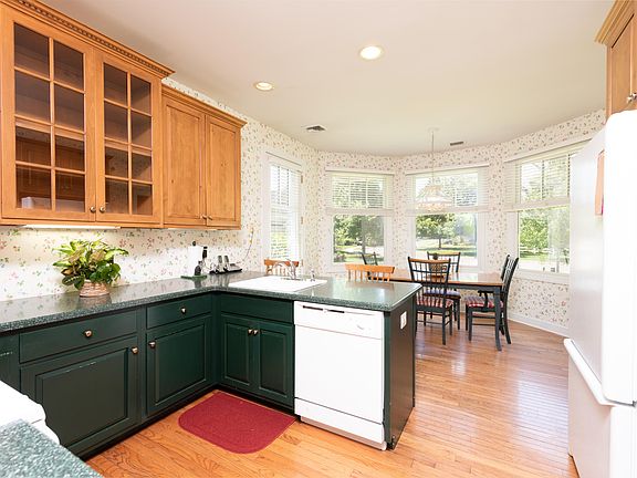 5th image of 37 Thornbrooke Dr