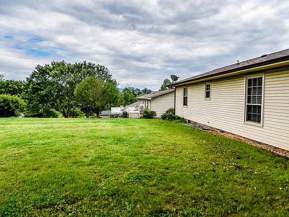 3rd image of 2712 Chantay Dr