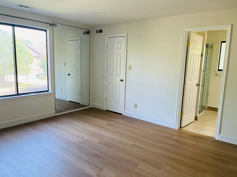 2700 Sussex Ct — Photo 9