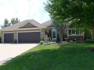 1517 Eagle Glen Cir, Raymore, MO 64083