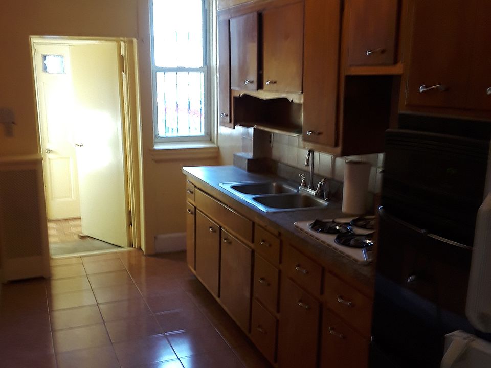 2nd image of 192 Sterling St