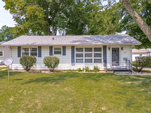 105 Conley Cir, Bloomington, IL 61701