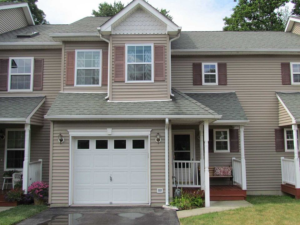 1st image of 138 Pinebrook Dr