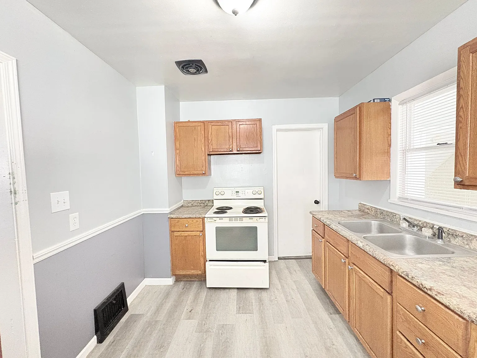 5 bed, 1445 sqft, $1,399 — Photo 3