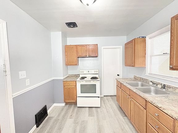 3rd image of 446 E Park St
