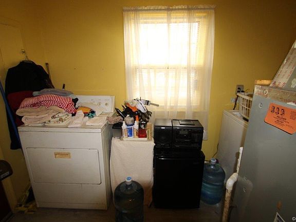 5th image of 1547 Rogers St