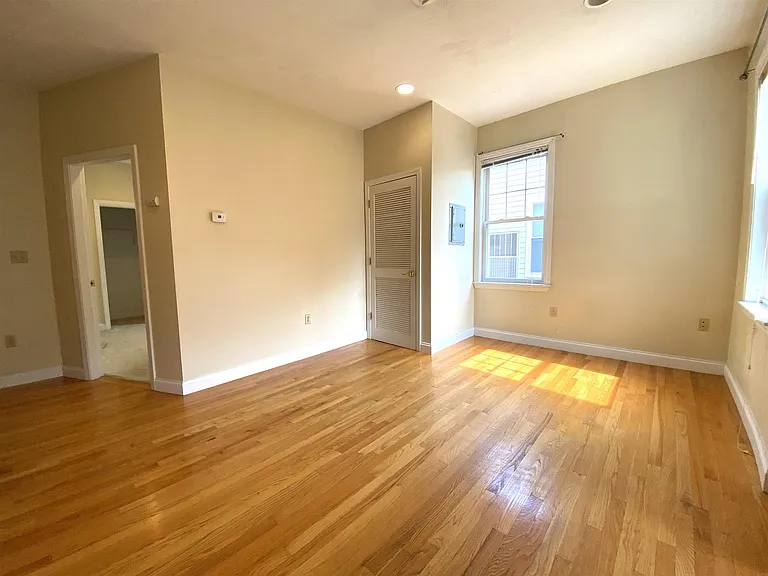 466 Green St #3 — Photo 8
