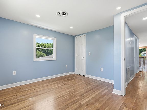 4th image of 10434 Redwood Cir #10434