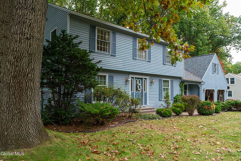 2nd image of 28 Wedgewood Drive