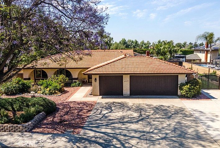 1st image of 2444 Smoketree Dr