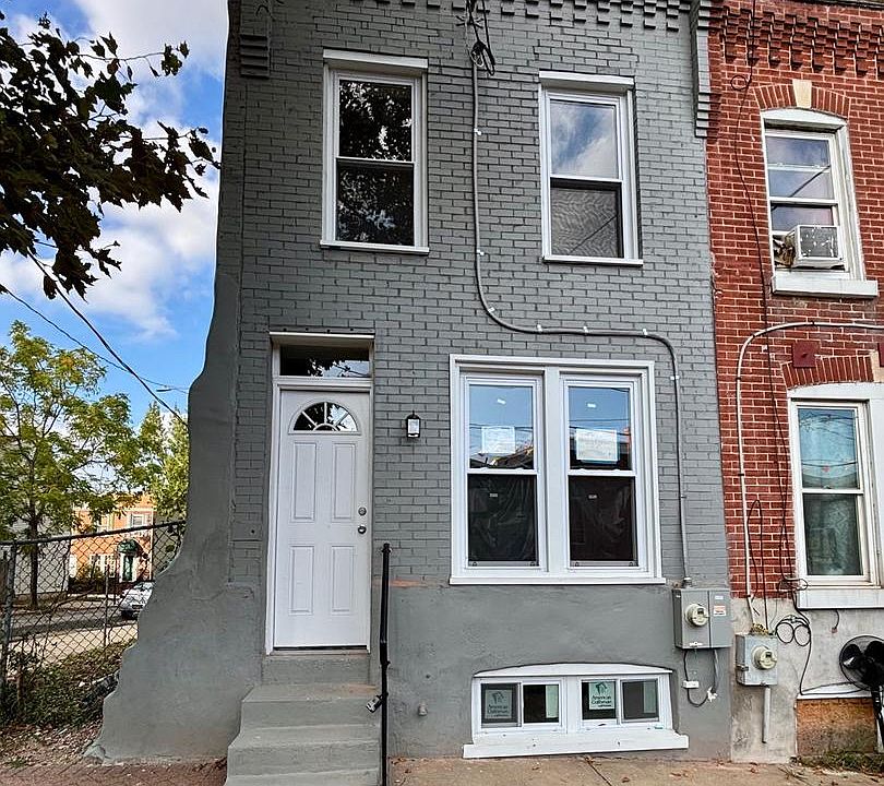 1st image of 315 E 13th St