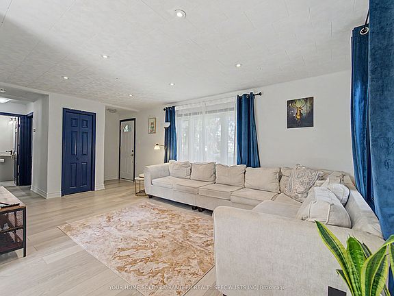 3rd image of 14376 Jane St