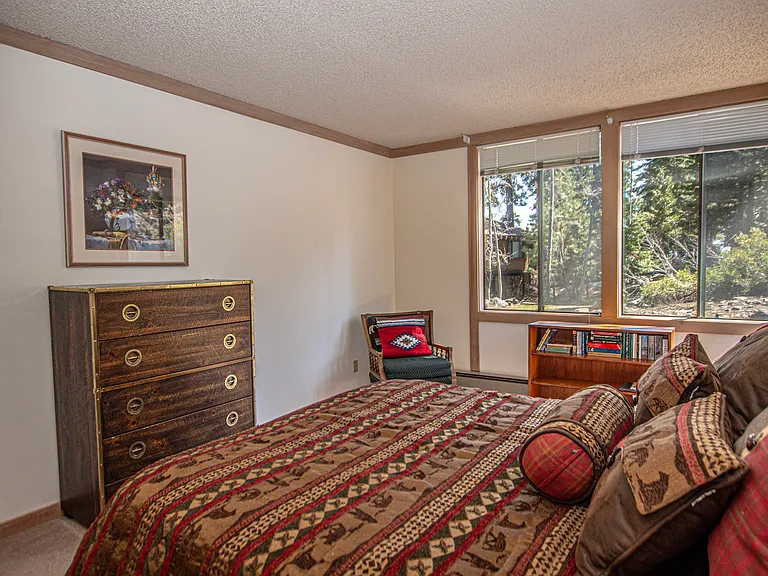 1877 N Lake Blvd #4 — Photo 20