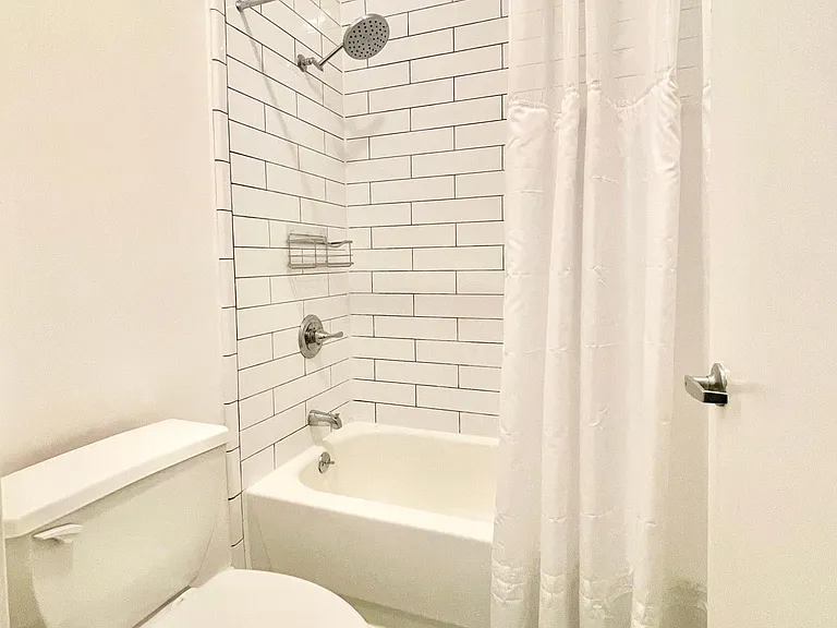 221 Clara St #10 — Photo 10
