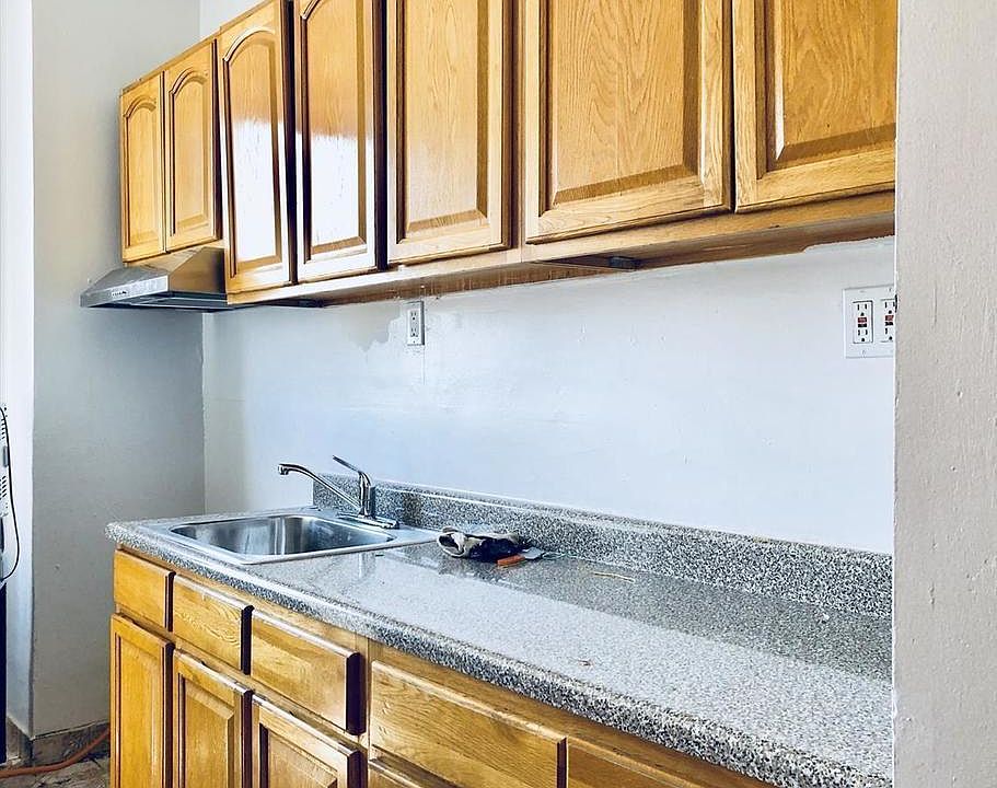 2nd image of 1592 University Ave APT 5B