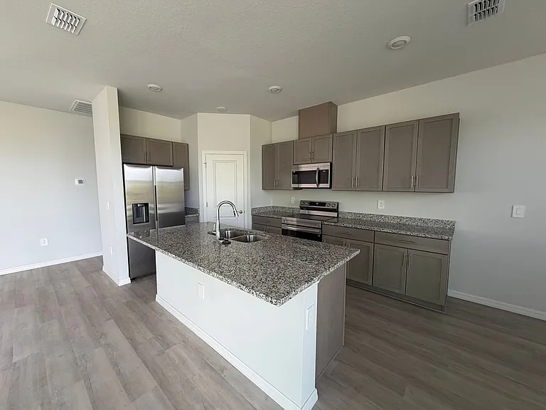 1414 NE 6th Ave — Photo 3
